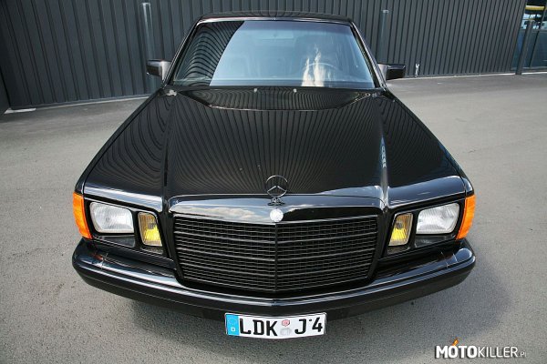 Stare niemieckie auta są piekne – Mercedes W126 1983r 