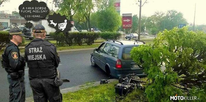 Poległ Fotoradar SM w Toruniu – Więc kierowca jadący pojazdem Marki Opel Vectra poruszający się z nadmierną prędkością Zobaczył fotoradar dał po hamulcach wpadł w poślizg odbił się od krawężnika po czym wpadł na fotoradar Toruńskiej Straży Miejskiej. 