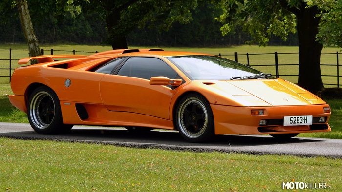 Lamborghini Diablo SV – Supersamochód produkowany przez włoską markę Lamborghini w latach 1991–2000. Lamborghini wprowadziło Diablo w zastępstwie dla starzejącego Countacha. Diablo trafiło do sprzedaży 21 stycznia 1990. W tym samym roku Diablo było mianowane tytułem najszybszego samochodu świata po co osiągnięciu prędkości 329 km/h. Odebrał go swojemu największemu rywalowi Ferrari F40 i dzierżył go od 1990 do 1991 roku. W latach 1995-2000 produkowany był model SV. Podobnie jak w modelu VT, tak i tutaj zmiany były głównie kosmetyczne. Minimalnie zmieniono kształt nadwozia, zamontowano nowe koła oraz większe hamulce. Moc 5,7-litrowego V12 wzrosła do 510 KM w porównaniu z podstawowym modelem o mocy 492 KM. Zrezygnowano z napędu na cztery koła, zmieniony kokpit SV przejął od wersji VT. W 1999 roku w SV użyto lamp, które się nie chowają, lampy te pochodziły z Nissana 300ZX. 