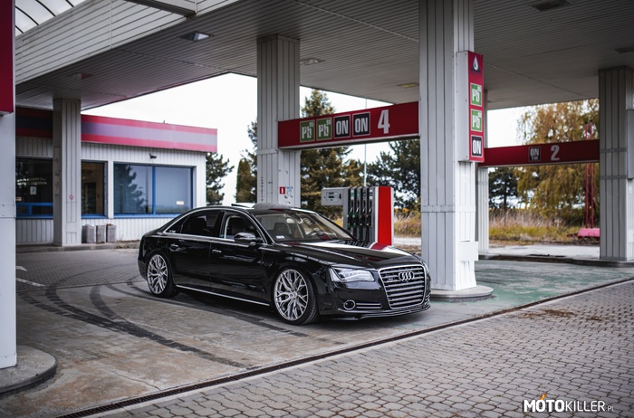 Audi S8 –  